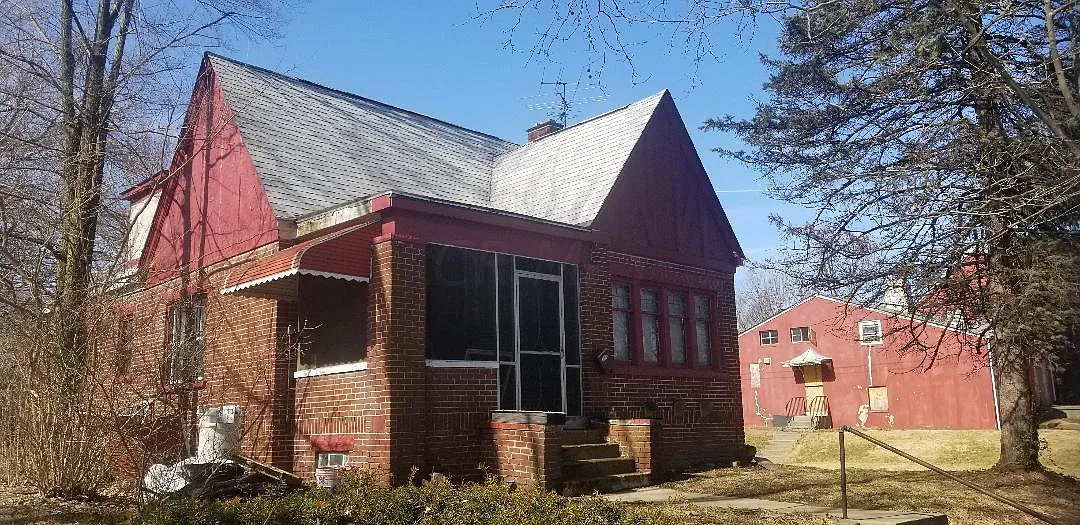 1025 Kelton Ave photo 1