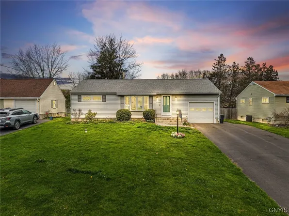 216 Rita Dr, North Syracuse, NY 13212