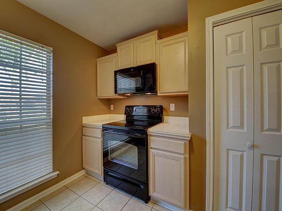 5th image of 219 Bismark Dr