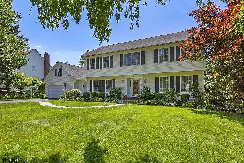 45 Devonshire Ln photo 1