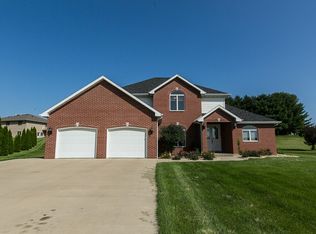 9971 Four Sisters Ct, Dubuque, IA 52003