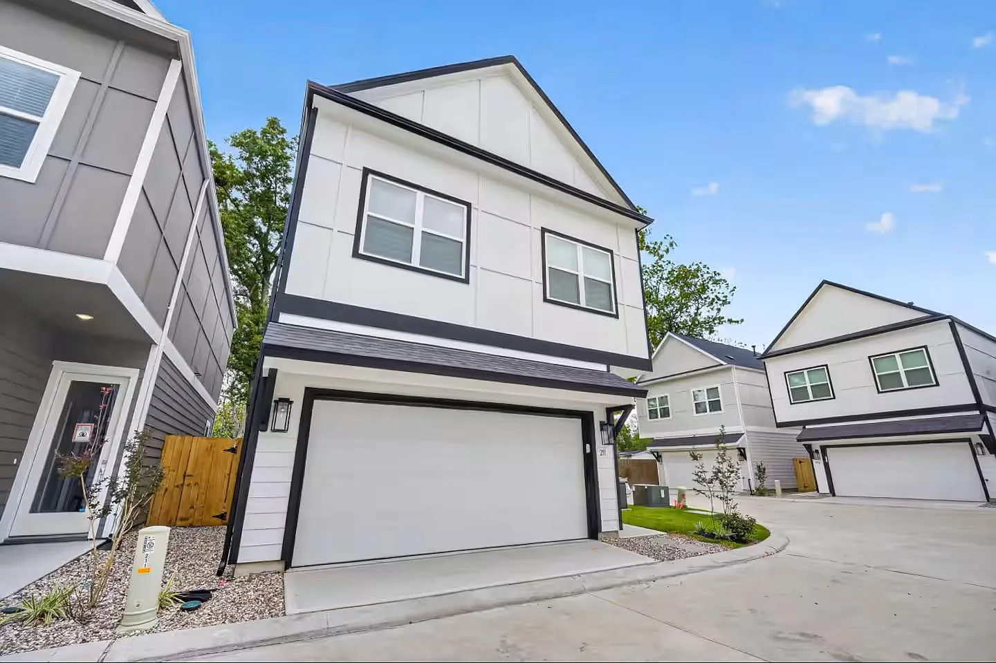3 bed, 2.5 bath, 1716 sqft, $2,200 — Photo 2
