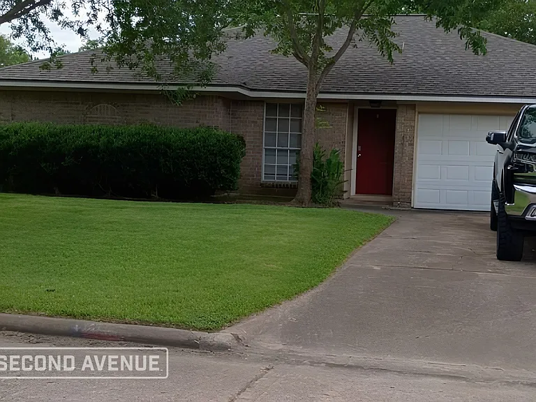 5010 Carmona Ln — Photo 1