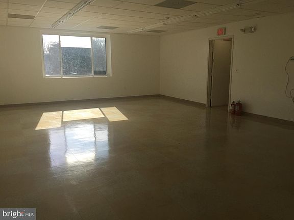 3rd image of 4005 Stonewall Ave