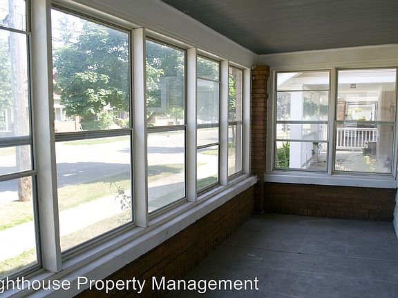 2nd image of 1425 Tamarack Ave NW