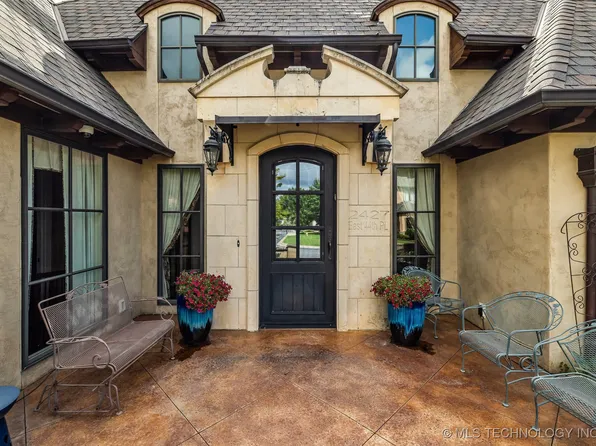 2427 E 44th Pl, Tulsa, OK 74105