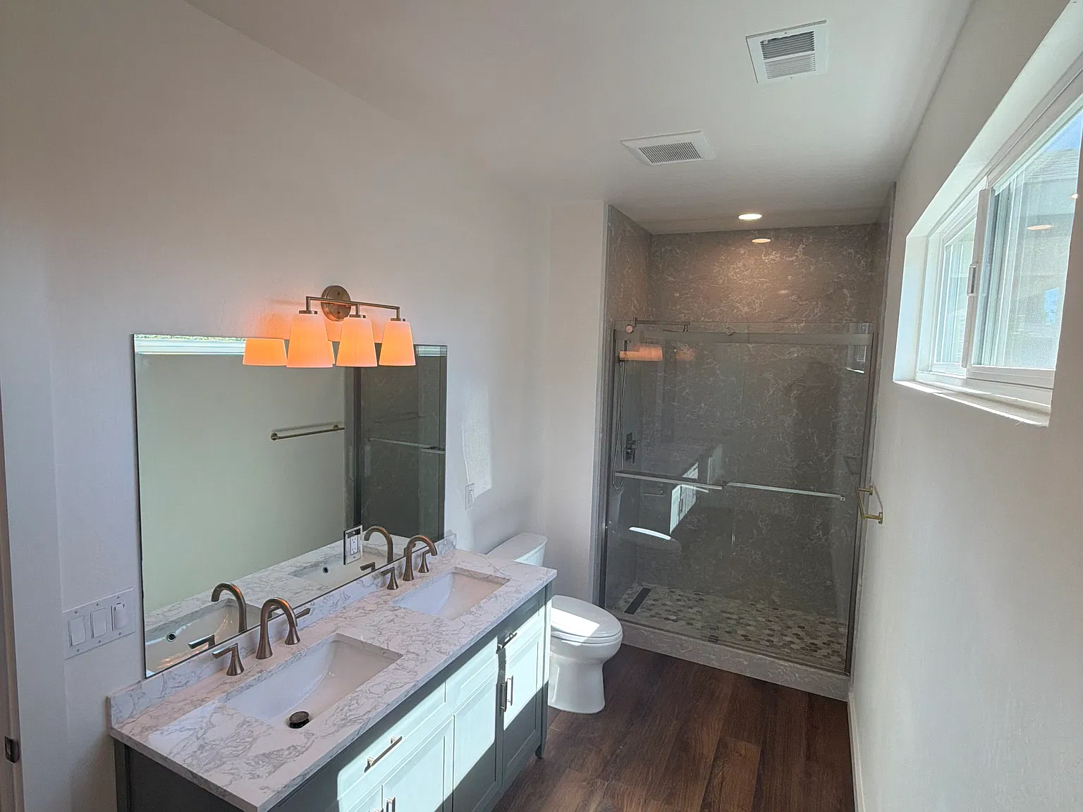 3 bed, 2.5 bath, 1826 sqft, $3,960 — Photo 3