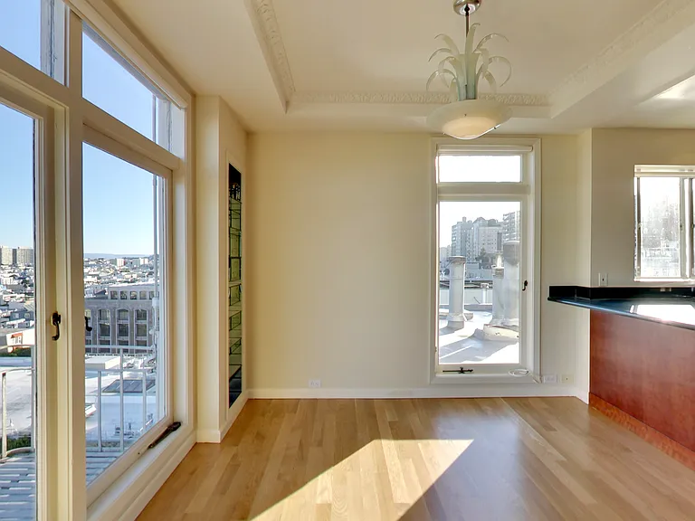 2090 Green Street (003r) — Photo 11