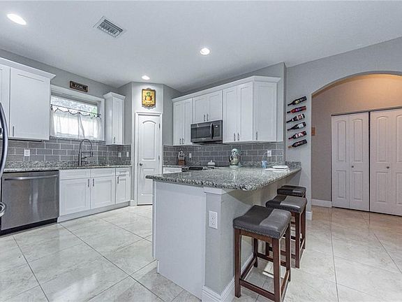 4th image of 432 SW Peach Street