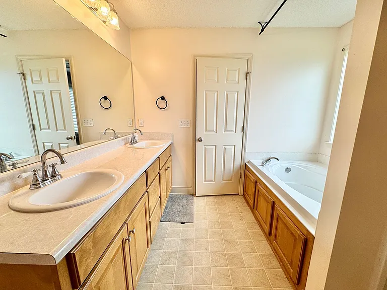 508 Covington Cv — Photo 18
