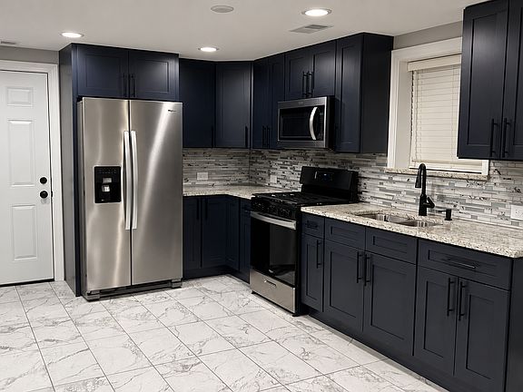 4th image of 1427 N Keeler Ave #1