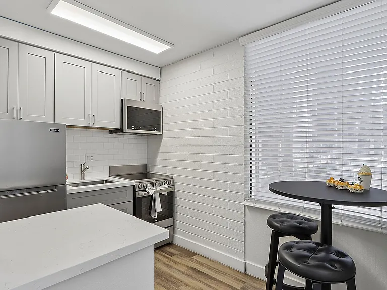 12-web-or-mls-N 7th Ave-S0905-010