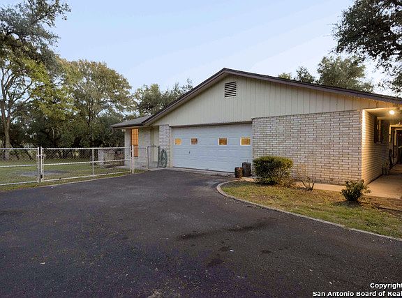 3rd image of 4856 Spreading Oak Dr