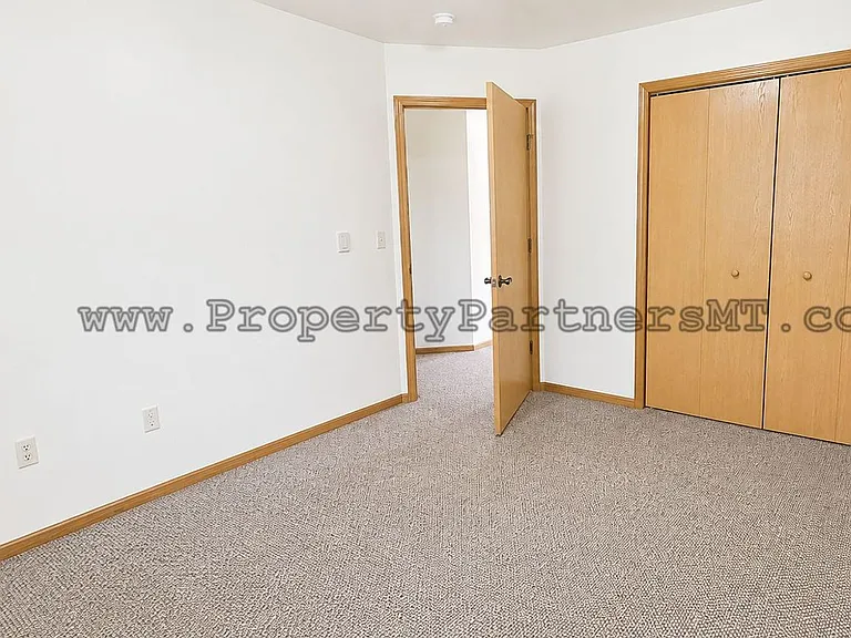 905 Montana St — Photo 8