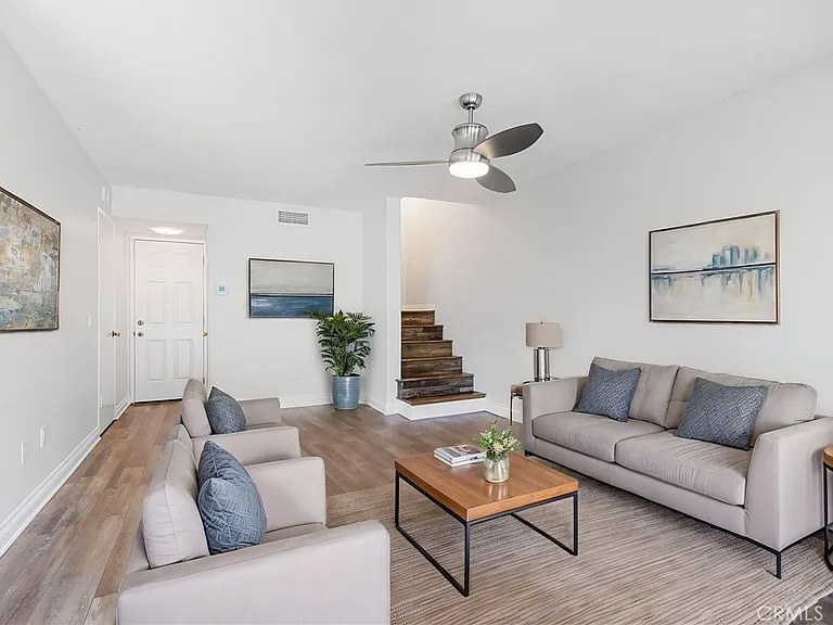 1726 N Oak Knoll Dr #C — Photo 3