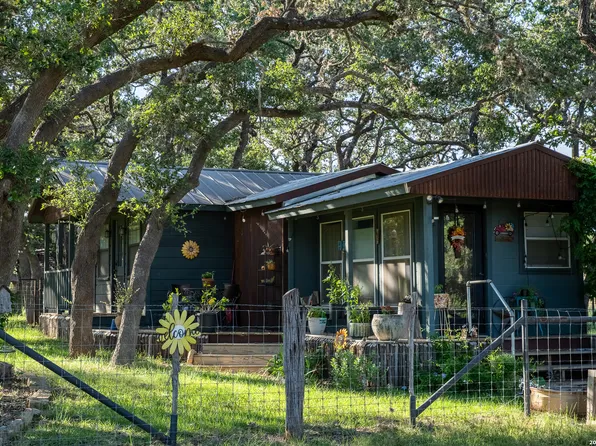 228 POST OAK LN, Utopia, TX 78884