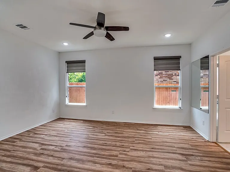 516 Ayinger Ln — Photo 8