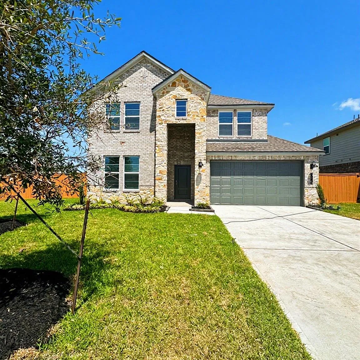4 bed, 3.0 bath, 2645 sqft, $3,025 — Photo 1