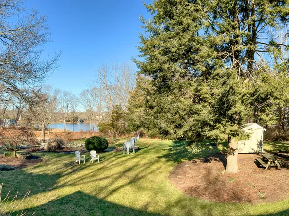 205 Lindley Ave, North Kingstown, RI 02852