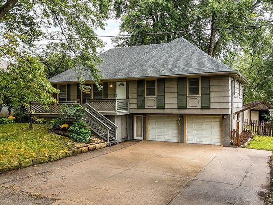 1601 Johnston St, Liberty, MO 64068