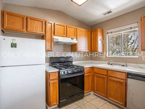 4th image of 166 N 400 W APT 21