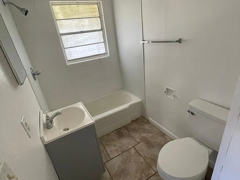 604 W Keetoowah St #4 — Photo 5