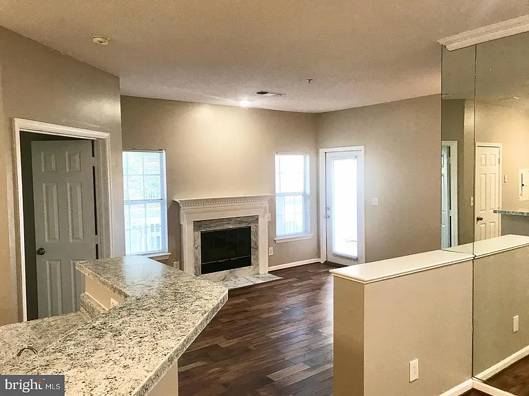 1720 Lake Shore Crest Dr #13 — Photo 9