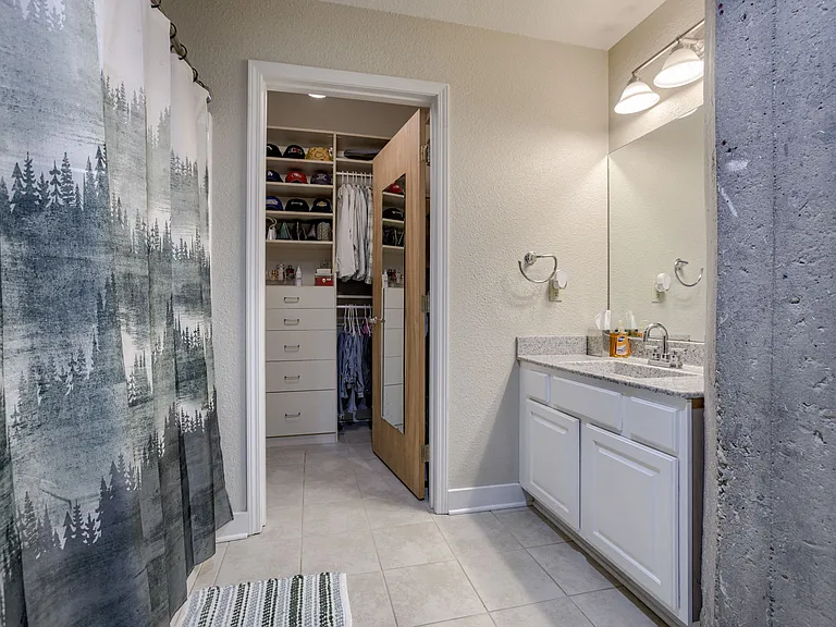 321 W 7th St #208 — Photo 10