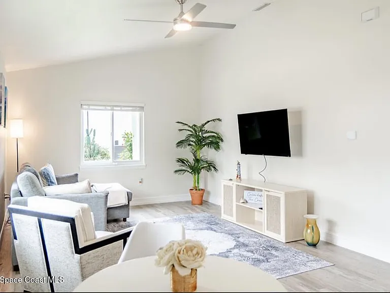115 Riverside Dr — Photo 7