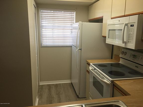 4th image of 3105 Sir Hamilton Cir #9