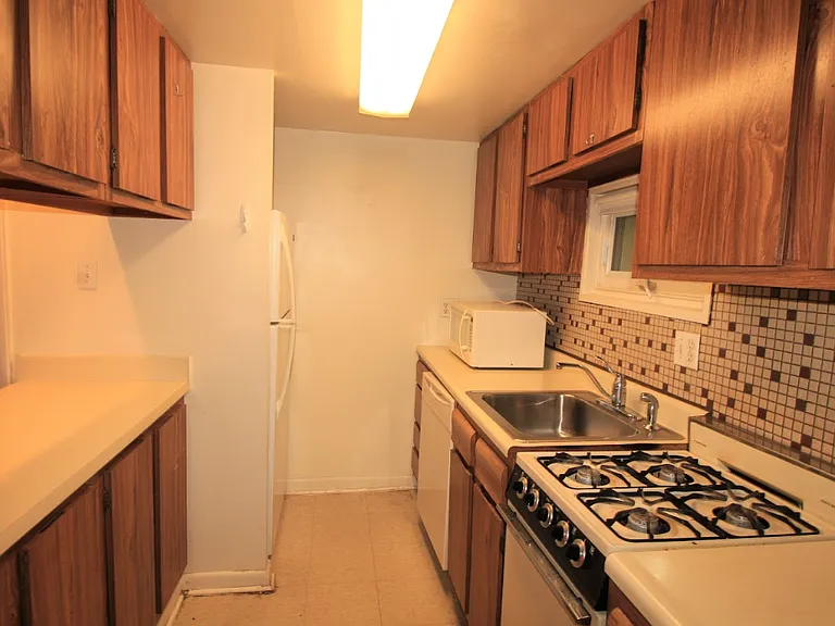 254 S Alder St — Photo 3