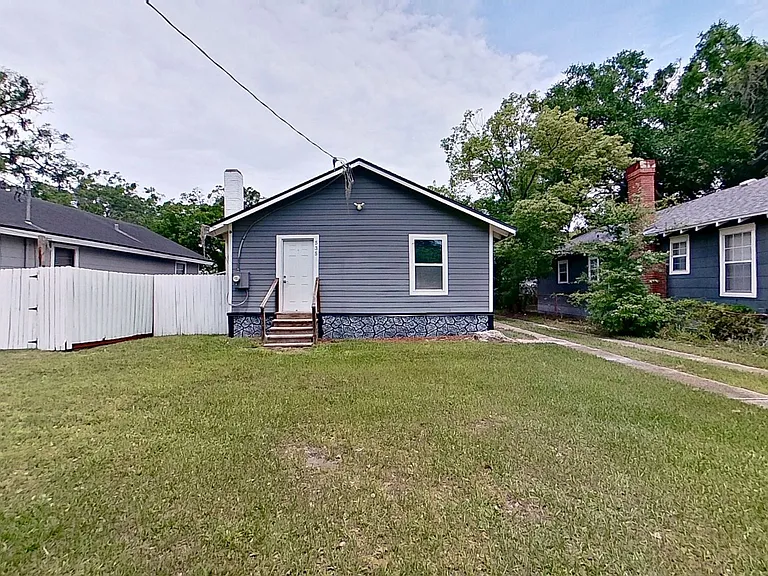535 W 59th St — Photo 2