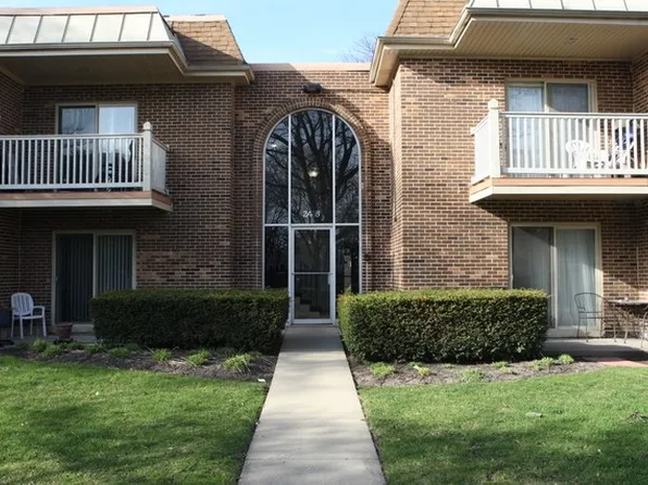 2418 N Kennicott Dr APT 2C, Arlington Heights, IL 60004