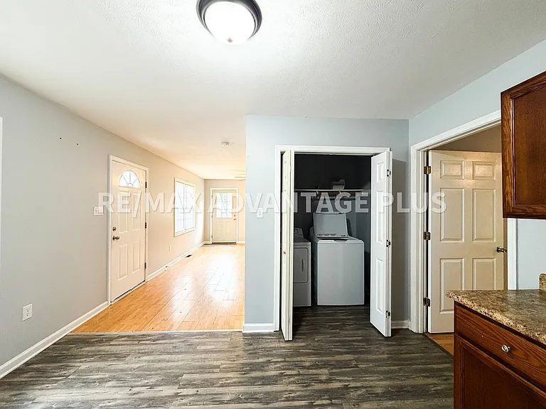 118 E Osborn Rd — Photo 5