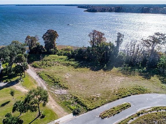 3rd image of 1039 Lake Arbor Ct