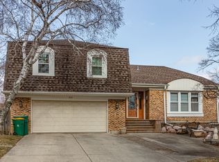 515 Highland Grove Dr, Buffalo Grove, IL 60089