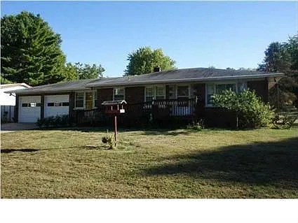 801 Peters Dr photo 1