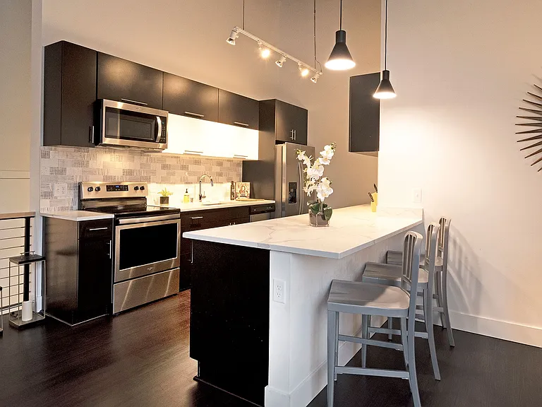 550 Ultra Lofts — Photo 1