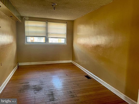 5th image of 7957 Williams Ave
