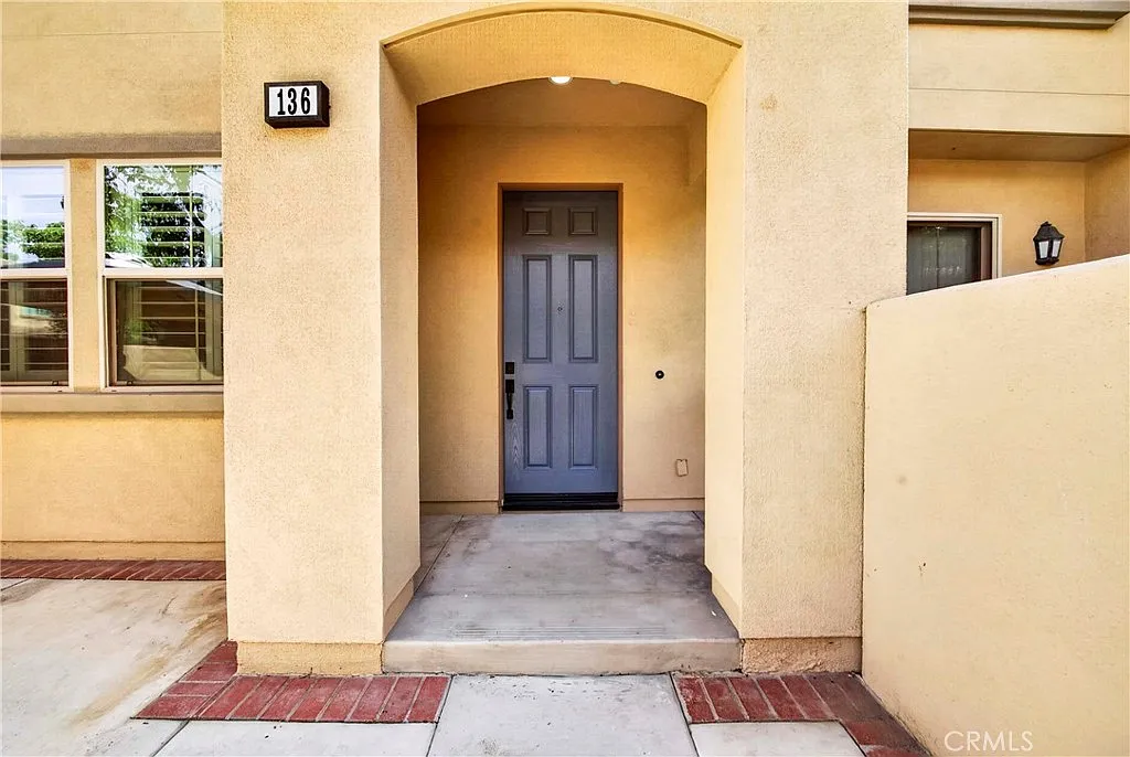 3 bed, 2.5 bath, 1390 sqft, $4,199 — Photo 4