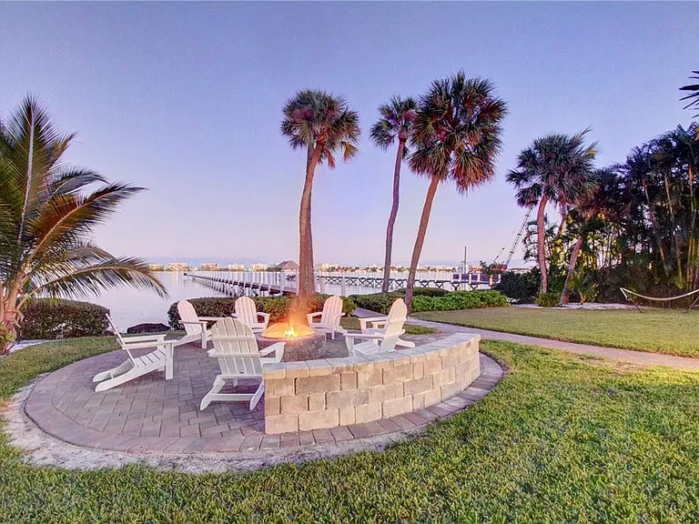 1320 S Lakeside Dr — Photo 17