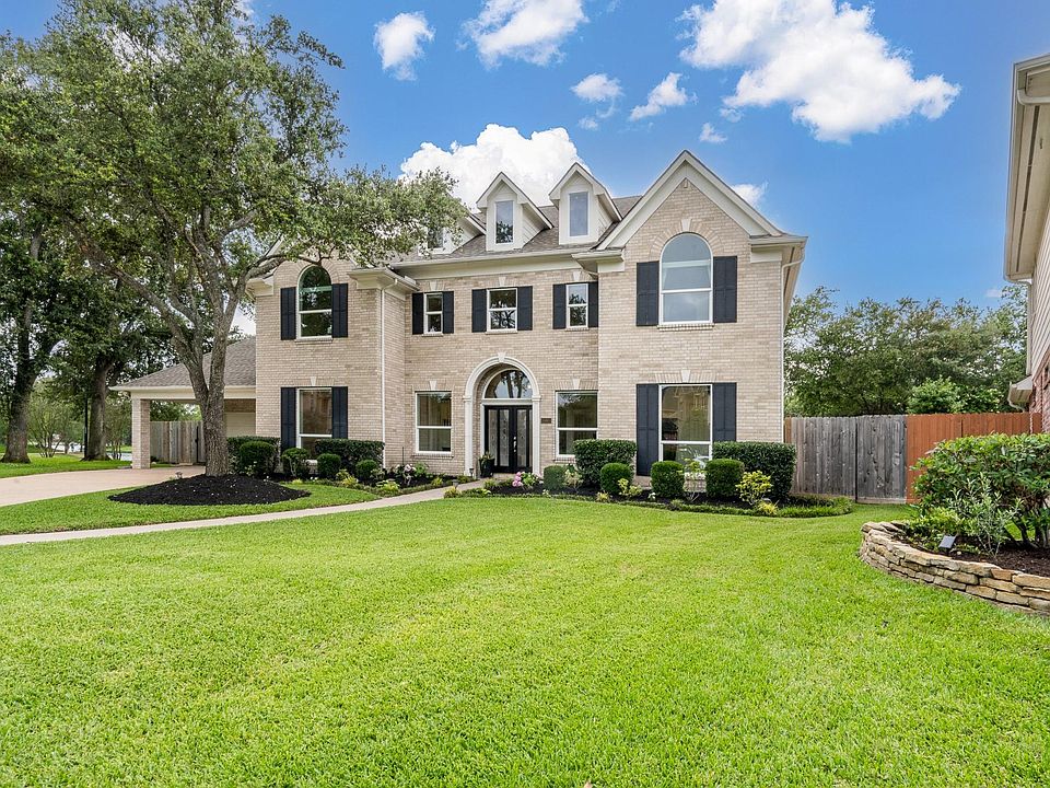 1st image of 15903 Lake Loop Dr