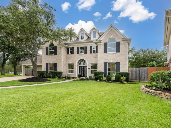 15903 Lake Loop Dr, Cypress, TX 77433