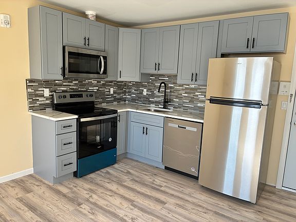 3rd image of 77 E 21st St APT 4