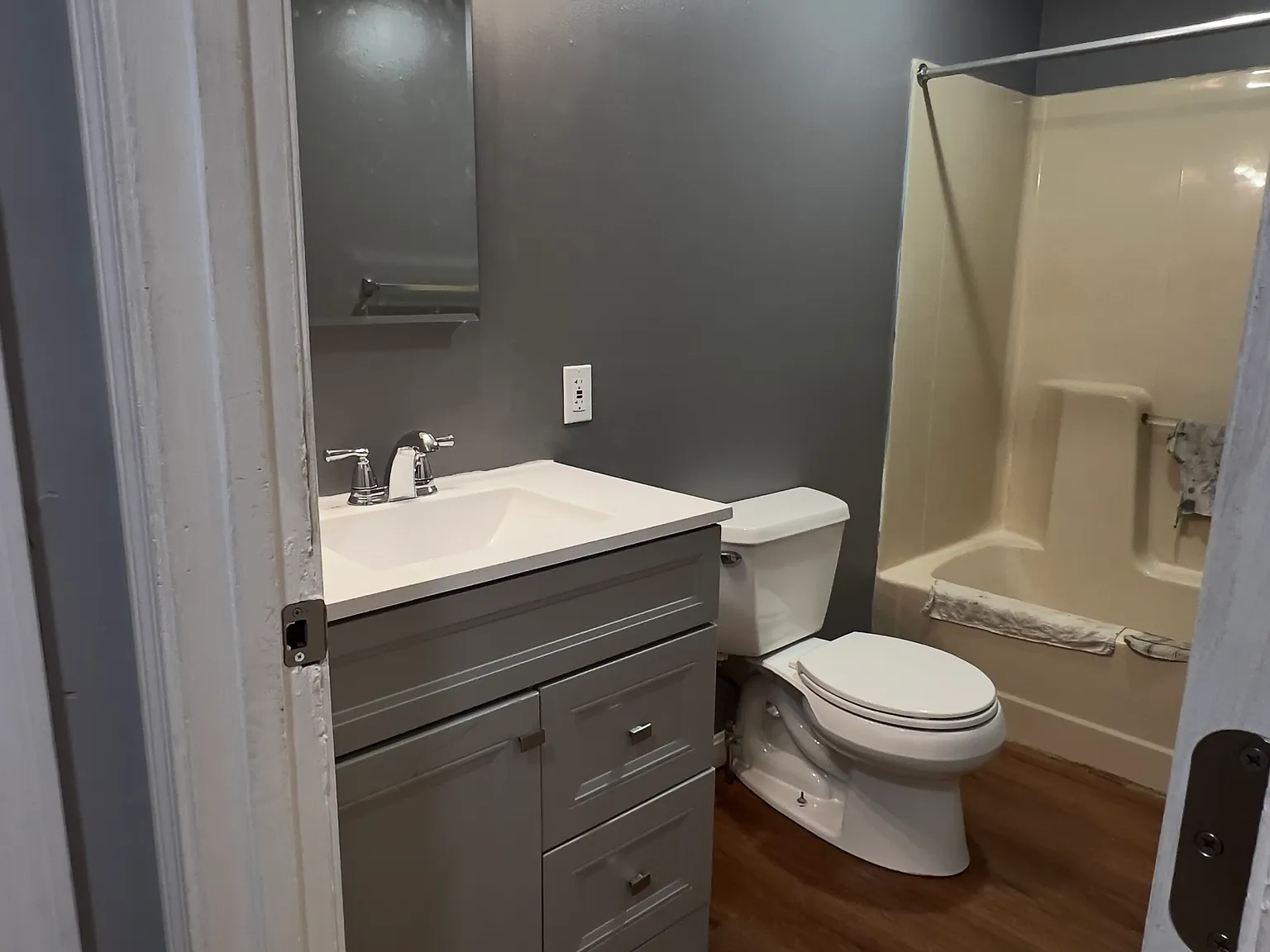 2 bed, 920 sqft, $1,700 — Photo 3