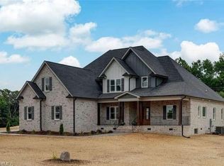 7216 Woodfield Heights Dr, Stokesdale, NC 27357