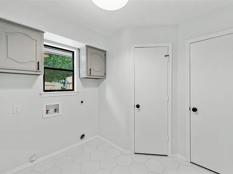825 Wakefield Dr — Photo 17