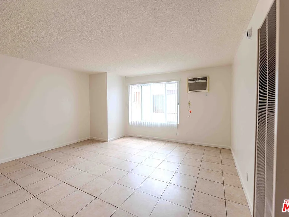 947 S Westmoreland Ave #203