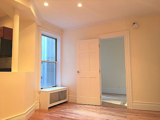 1st image of 417 W 43rd St #X