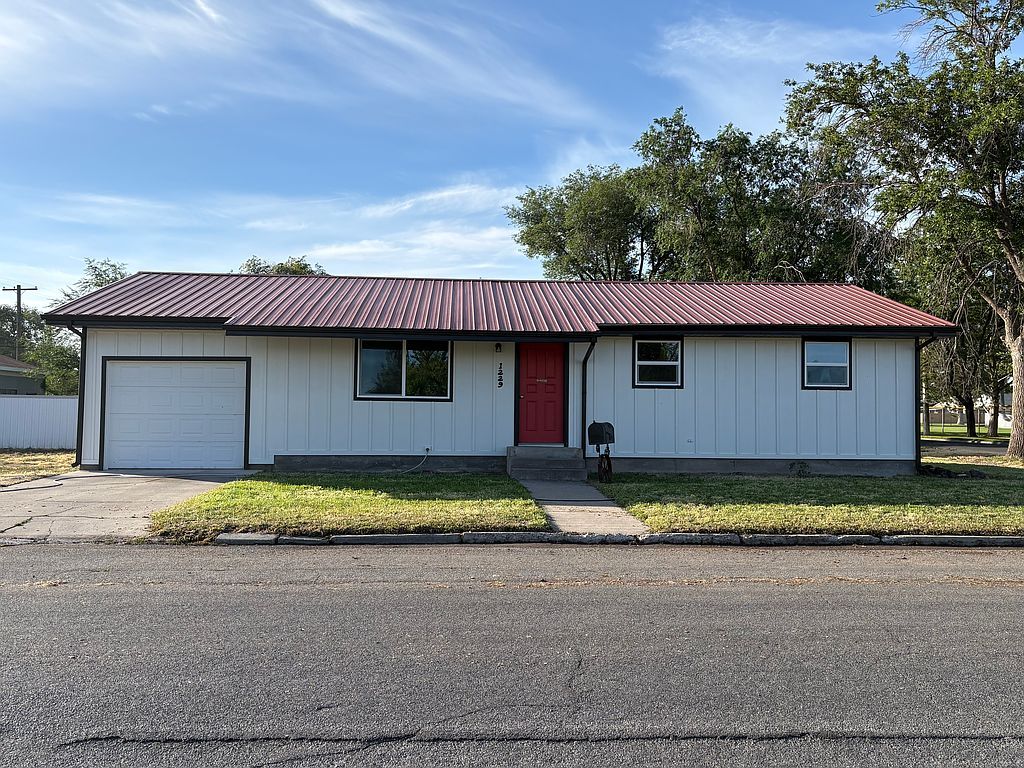 1229 Birch St - Property Image